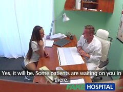 FakeHospital Giovane medico che scopa il suo sexy nuova infermiera