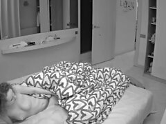 Masturbazione della webcam da solo bruna ricci di brune ricci