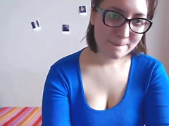 morena sexy na webcam de óculos