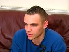 Horny British Twink Mike se masturbe sa bite en solo coque