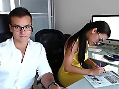 Ils vont en direct sur cam et elle montre son twat et titty fu