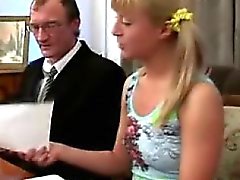 Gorgeous blonde Chick A almak bulundunuz onu eski profesör olarak ziyaret eden