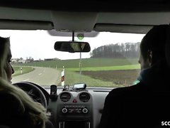 deutsche mutter julia verführt junge hitcher zum ficken im auto