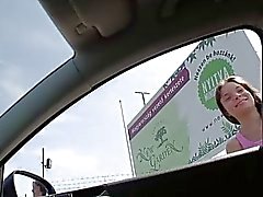 Anita schießt am Tor den Bus heiß Sex im Auto