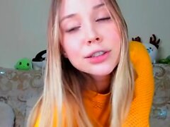 Niedliche Amateur-Webcam-Teenager-Mädchen, das Muschi auf Webcam spielt