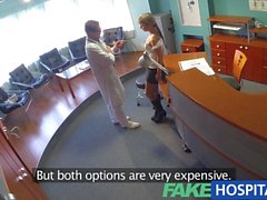 FakeHospital - Damen saugt Hahn , um Geld sparen