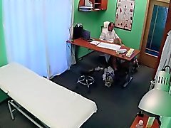 Hastanede lanet bir hastalarda Doktor