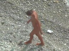 Girl with Spina in culo pone per un addetto alla spiaggia libera