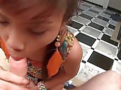 Ladyboy Luktan Azgın Blowjob