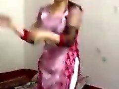 Muslim girl dancing base non nudo